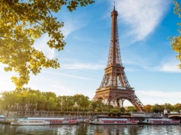 В Париже вооруженный человек прорывался на Эйфелеву башню