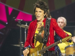 Несмотря на обнаруженный рак, гитарист The Rolling Stones Ронни Вуд собирается в турне по Европе
