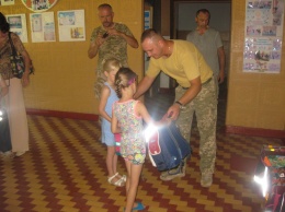 Луганщина: дети и военные получили подарки