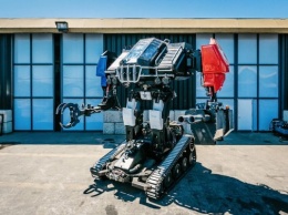 Два пилота и пушка: в США представили 12-тонного боевого робота
