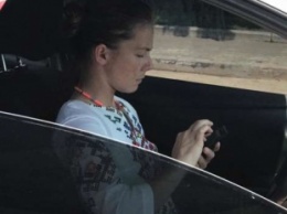 "Главное, что в вышиванке": сестра Савченко засветилась за рулем новенького авто (фото)