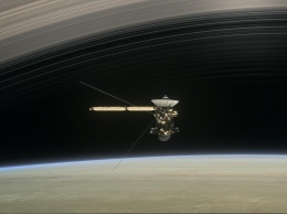 Cassini выполнит пять витков вблизи атмосферы Сатурна