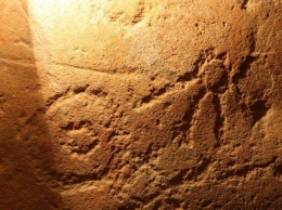 Изрисованная символами плита из железного века озадачила ученых