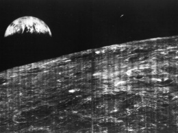 NASA опубликовало первое фото Земли с Луны