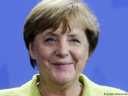 Меркель поддержала идею принимать в ЕС больше легальных беженцев