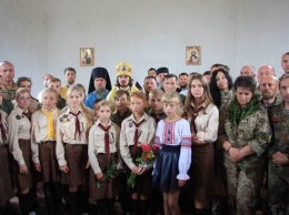 На Западной Украине раскольники притащили детей на освящение «пантеона героев АТО»