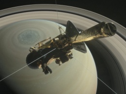 Зонд Cassini перед самосожжением пройдет в рекордной близости от облаков Сатурна