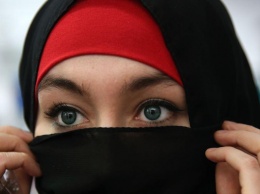 В Виннице общественники добиваются отмены запрета мусульманкам фотографироваться на документы в хиджабе