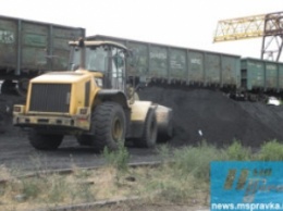 В Мелитополе продолжает работать "черная" перевалочная база руды (фото)