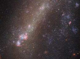 "Хаббл" сфотографировал две галактики, разорвавших друг друга