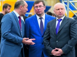«Он стоит на тросе над ареной цирка»: Что Турчинов с Луценко готовят Порошенко