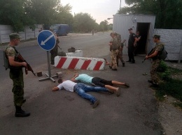 "Валите на свою Франковщину": пьяные мариупольцы напали на блокпост АТО (фото)