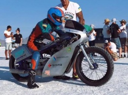 Харьковчане установили мировой рекорд скорости на винтажном мотоцикле в США (ФОТО)
