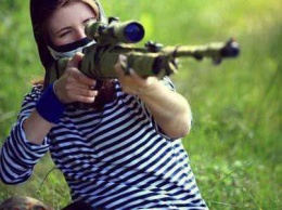 Жена пойманного в Крыму украинского диверсанта удалила фото со снайперской винтовкой