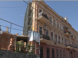 Знаменитый одесский Дом-стену пообещали отремонтировать (ФОТО)