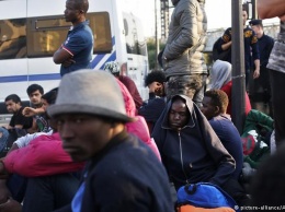 В Париже ликвидирован нелегальный лагерь для беженцев