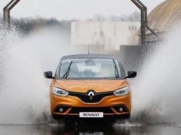 Французский экстремал задумал превратить компактвэн Renault в раллийное такси