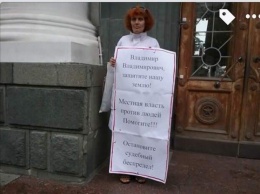 Жители Севастополя вышли на пикеты с призывами к Путину о помощи