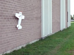В Канаде создали беспилотник с "когтями", способный садиться на вертикальную стену (видео)