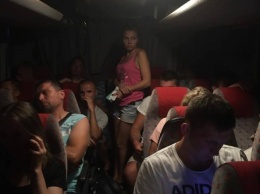 Одесситка больше суток провела стоя в автобусе в Польшу: купленное место оказалось занято (фото)