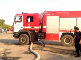Много пожарок, уже горит четыре дома, огонь идет с полей, не могут никак потушить", - соцсети сообщили о мощном пожаре под Донецком