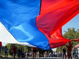 ВЦИОМ сообщил о растущих симпатиях россиян к флагу и гимну