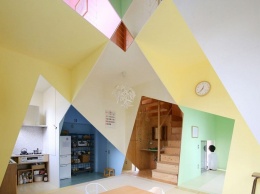Геометрическая абстракция: как с помощью игры цвета и ломаных линий увеличить жилое пространство