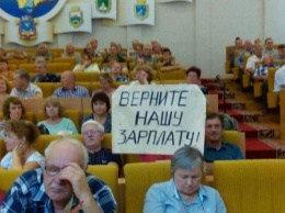 "Требуют вернуть зарплаты": в Николаеве работники завода им. 61 коммунара пикетируют главу "Укроборонпрома" (ФОТО)