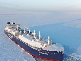 Танкер-газовоз впервые в мире преодолел Северный морской путь за 6,5 суток