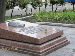 Могила советского разведчика Кузнецова во Львове пострадала от вандалов