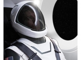 Илон Маск показал первый космический скафандр SpaceX