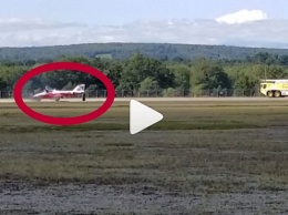 В Канаде во время авиашоу загорелся самолет (видео)