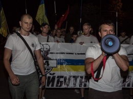 В Днепре активисты устроили марш с файерами