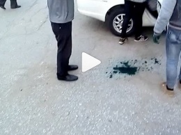 В России таксист заставил умыться зеленкой не расплатившихся девушек (видео 18+)