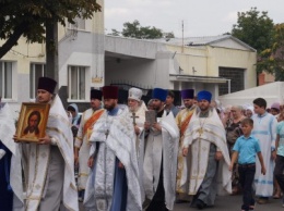 Павлоградцы прошли крестным ходом по центральным улицам города