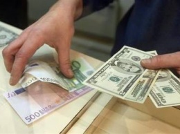 Доллар стабилен в паре с евро, иена дорожает из-за северокорейской угрозы