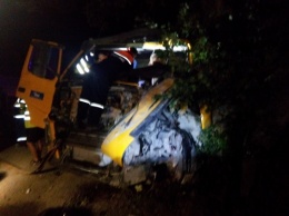 На 70 км трассы «Симферополь - Керчь» водитель автомобиля «Volvo», уснув за рулем, въехал в дерево