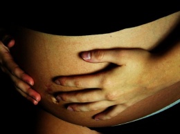 Родители лечили 13-летнюю дочь от ожирения и узнали о ее беременности
