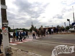 Движение по Антоновскому мосту заблокировали АТОшники из Олешек