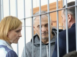 Бывшего сахалинского губернатора Хорошавина увезли из суда на "скорой"