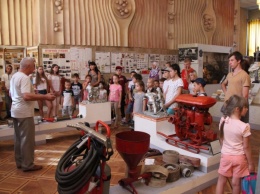 Музей Пожарной охраны Крыма представил детям современную технику