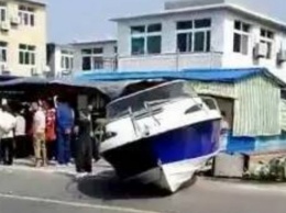 В Китае яхта врезалась в магазин: 3 погибших, 11 пострадавших