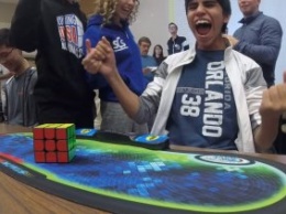 Подросток из США побил рекорд по сборке кубика Рубика