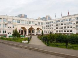 Пострадали четыре человека: В российской школе ученик открыл стрельбу во время урока, известны причины