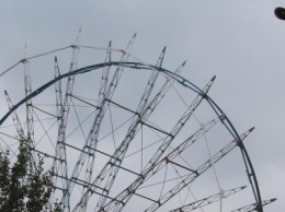 В Каменском парке ремонтируют «Колесо обозрения»