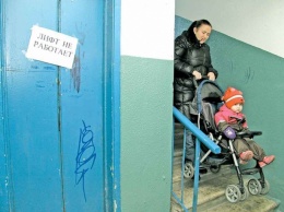 Жители дома на Русановке просят мэрию Киева включить их дом в программу замены лифтов