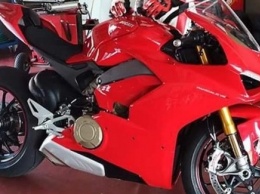 Шпионское фото супербайка Ducati V4