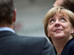 Попали в бедро: выступление Меркель закончилось плачевно (фото)