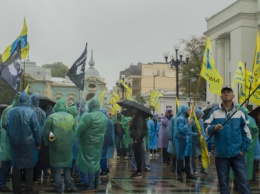 "Стоп репрессиям водителей": в Киеве прошел массовый митинг автовладельцев на еврономерах (ФОТОРЕПОРТАЖ)