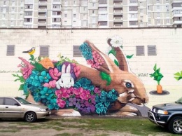 Киевский художник изобразил милых зверюшек на стене бойлерной на Позняках (фото)